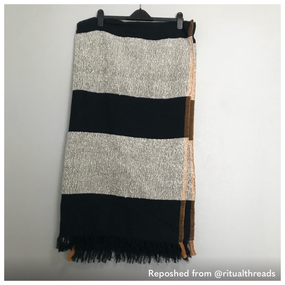 Anthropologie Handwoven Lenna Throw Blanket Black Cream - Picture 5 of 8